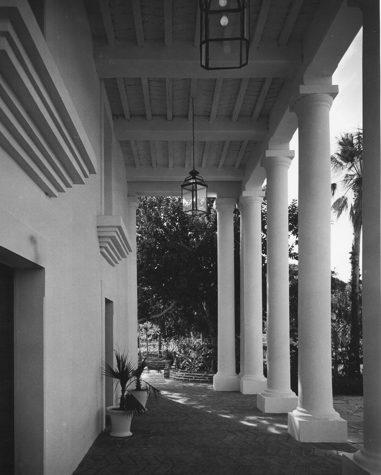 1959 home photos: Greek influence in Alamos estate